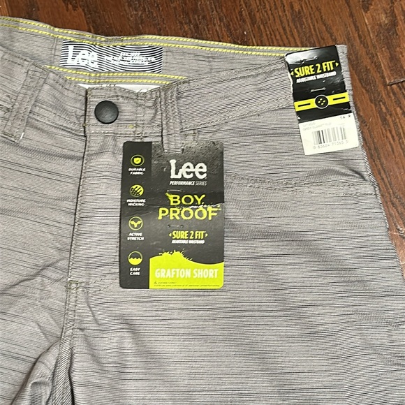 NWT Boys’ Lee Grafton Easy-Care Cargo Short Grey Summit || Size 14 Regular - Picture 2 of 8